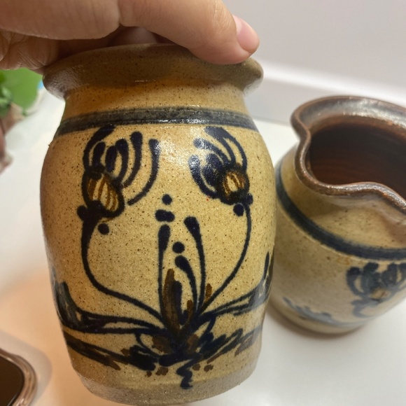 OSV Stamped Old Sturbridge Village Art Pittery Stoneware Flora Jar And Pitcher - Picture 6 of 15